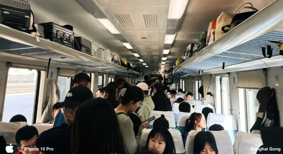 火车正在开往海伦市