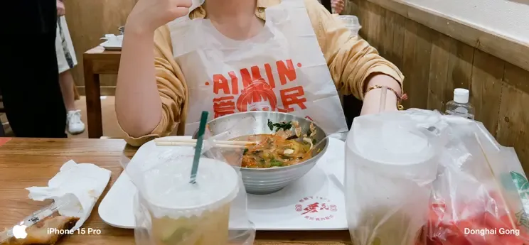 螺嗦螺蛳粉，饮柠檬茶粉