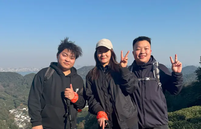 徒步途中,来合张影吧