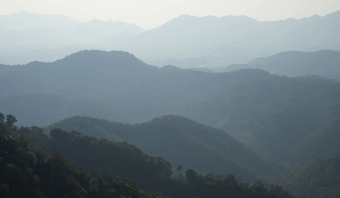 连绵山脊